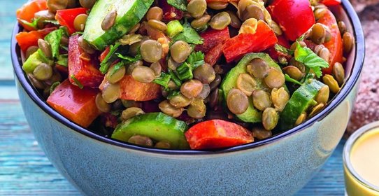 Салат из чечевицы с кокосовой заправкой