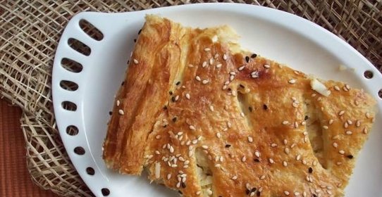 Пирог с капустой из слоеного дрожжевого теста