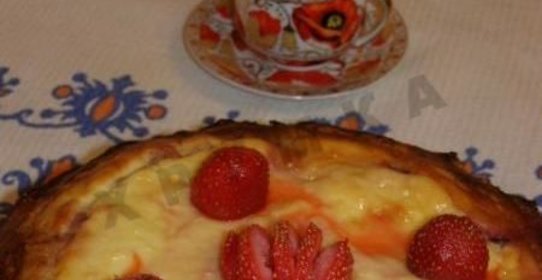 Пирог с вишней и творогом