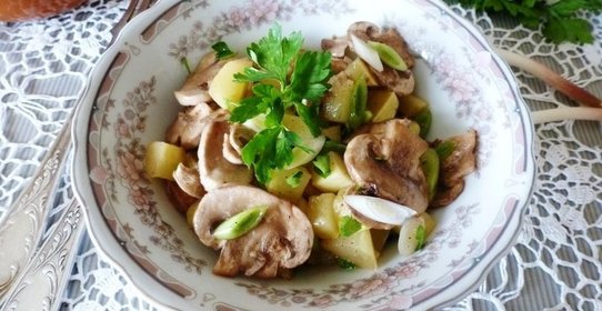 Горячий салат с баклажанами