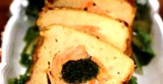 Рыбный рулет со шпинатной начинкой