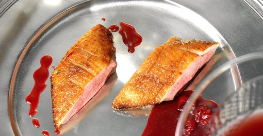 Утиные грудки с вишневым соусом