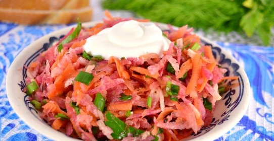 Салат из красной редьки и моркови