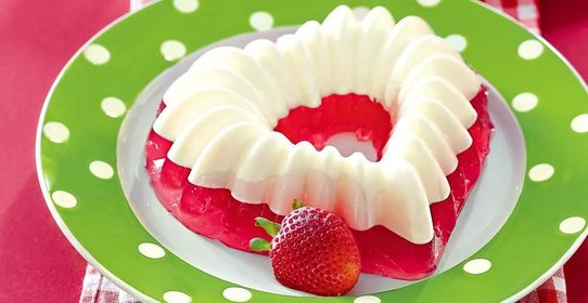 Двуслойное желе с клубникой