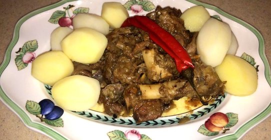 Баранина тушеная с луком