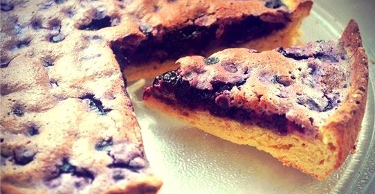 Пирог с замороженной черникой