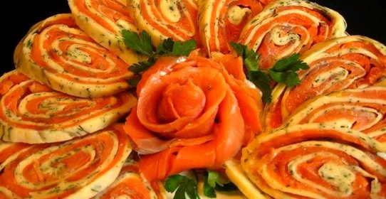 Рулеты из творога с красной рыбой