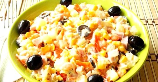 Салат из ананасов и ветчины Пестрый