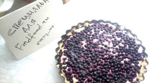 Пирог с творогом и черной смородиной