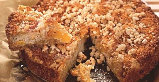 Персиковый пирог со штрейзелем