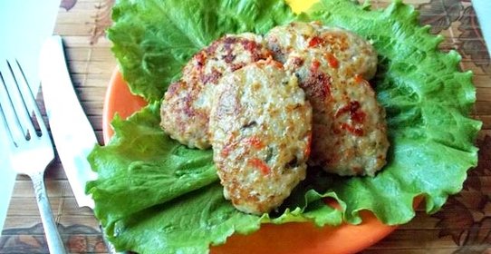 Котлеты с морковью и отварным рисом