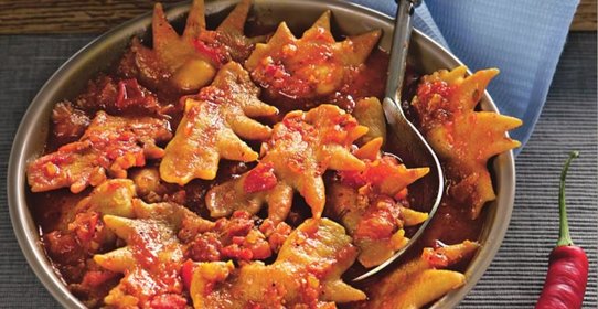 Карри из петушиных гребешков с пряным рисом