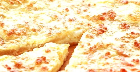 Слоеный пирог с луком, сыром и грецкими орехами