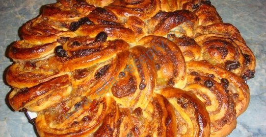 Дрожжевой рулет с изюмом Бабушкина салфетка