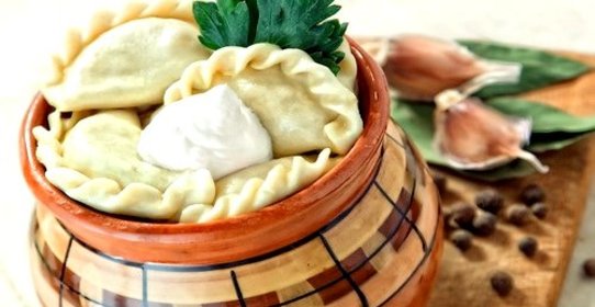 Пельмени в горшочках с грибами