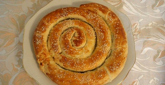 Рыбный пирог из слоеного теста