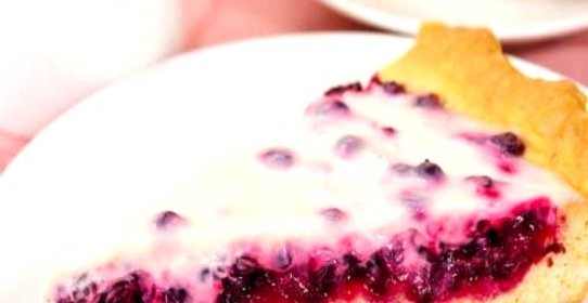 Cлоеный пирог с брусникой
