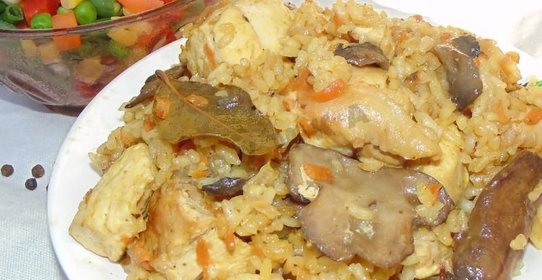 Плов с грибами и курицей в мультиварке