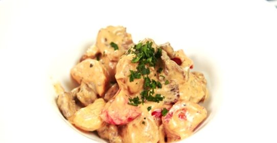 Говядина с картошкой на сковороде