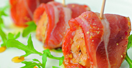 Рулетики с паштетом и беконом