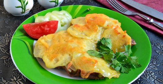 Отбивные из телятины с картофелем и сыром