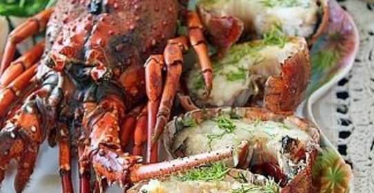 Лангусты, запеченные в духовке со сливочном маслом и укропом