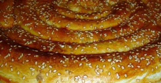 Слоеный пирог со шпинатом и сыром