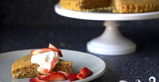 Пирог с кукурузной мукой и орехами