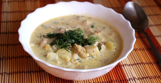 Картофель, тушеный с курицей и сметаной