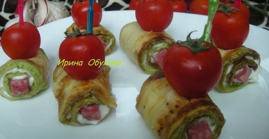 Рулетики из кабачка с колбасой и помидоркой черри
