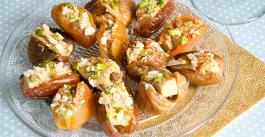 Сухофрукты, фаршированные паштетом