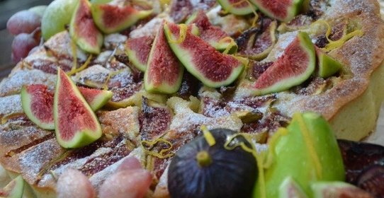 Пирог с инжиром и медом