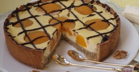 Пирог с персиками и творожной начинкой