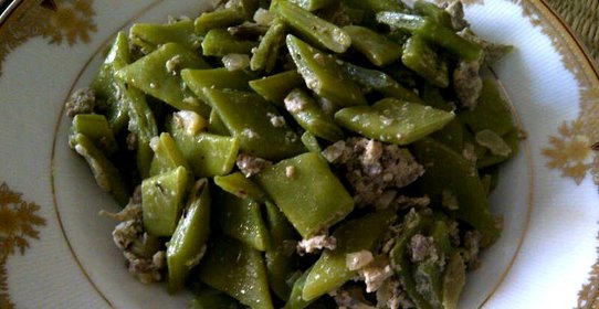 Фасоль зеленая стручковая в фарше с яйцом