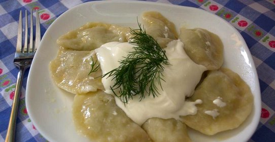 Вареники по - украински из молодой капусты с малом и сметаной