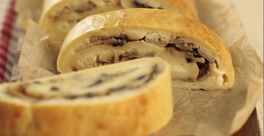 Картофельный рулет с грибами