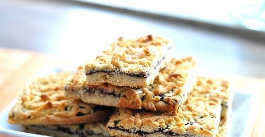 Пирог рассыпчатый с вареньем