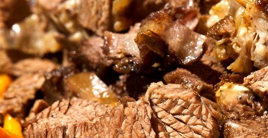 Говядина, тушенная в горчично-винном соусе