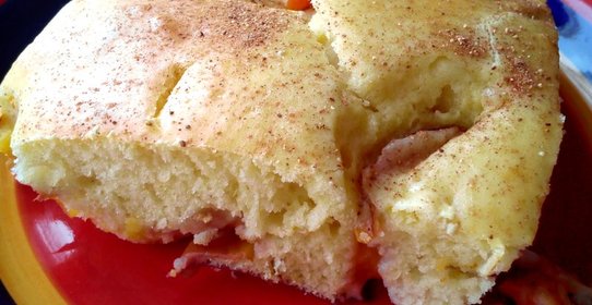 Ванильный пирог с персиком и бананом