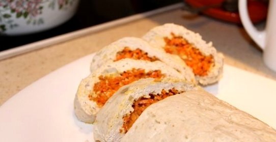 Рулет куриный с морковью и сыром
