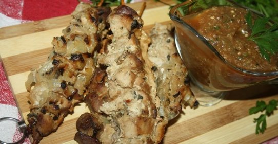 Шашлычки из свинины в пакете для запекания с пикантным овощным соусом