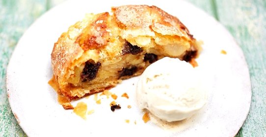 Штрудель с садовыми фруктами в тесте фило