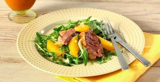 Теплый салат из утки