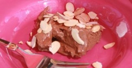 Семифреддо с шоколадом и миндальными хлопьями