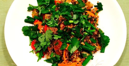 Киноа со свежими овощами