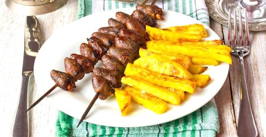 Шашлык из куриных сердечек в томатном маринаде