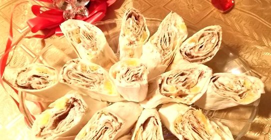 Рулетики из лаваша с творогом и апельсином