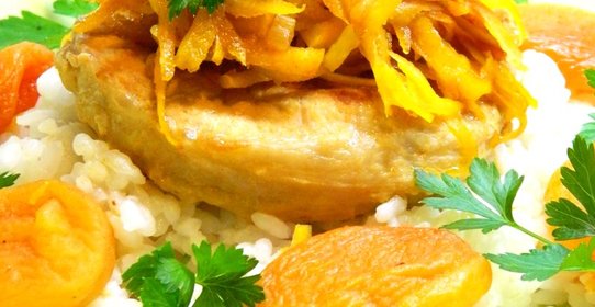 Мясо, тушеное с курагой