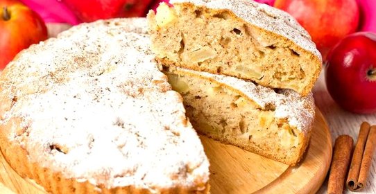 Яблочный пирог с корицей и коньяком