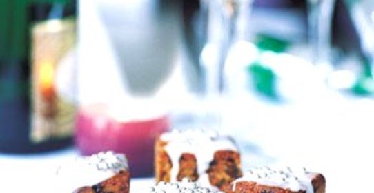 Креольский рождественский пирог с фруктами и виски